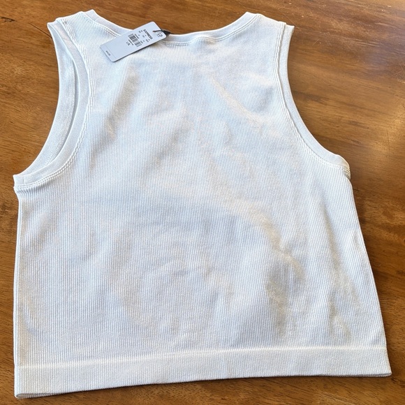 Express Ribbed Tank Top, L/XL - Picture 6 of 8